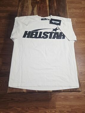 Hellstar Men's Classic Logo Tee/Cream & Black. Size X-Large.